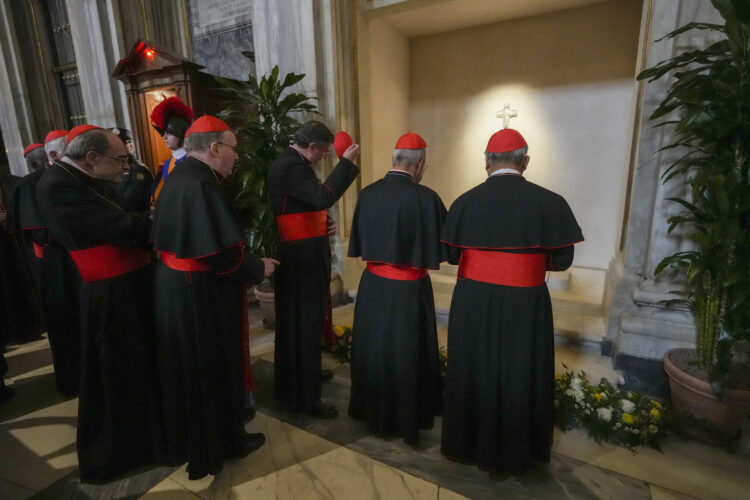 Catholic faithful pay respects to Pope Francis as his tomb opens to the public in Rome basilica